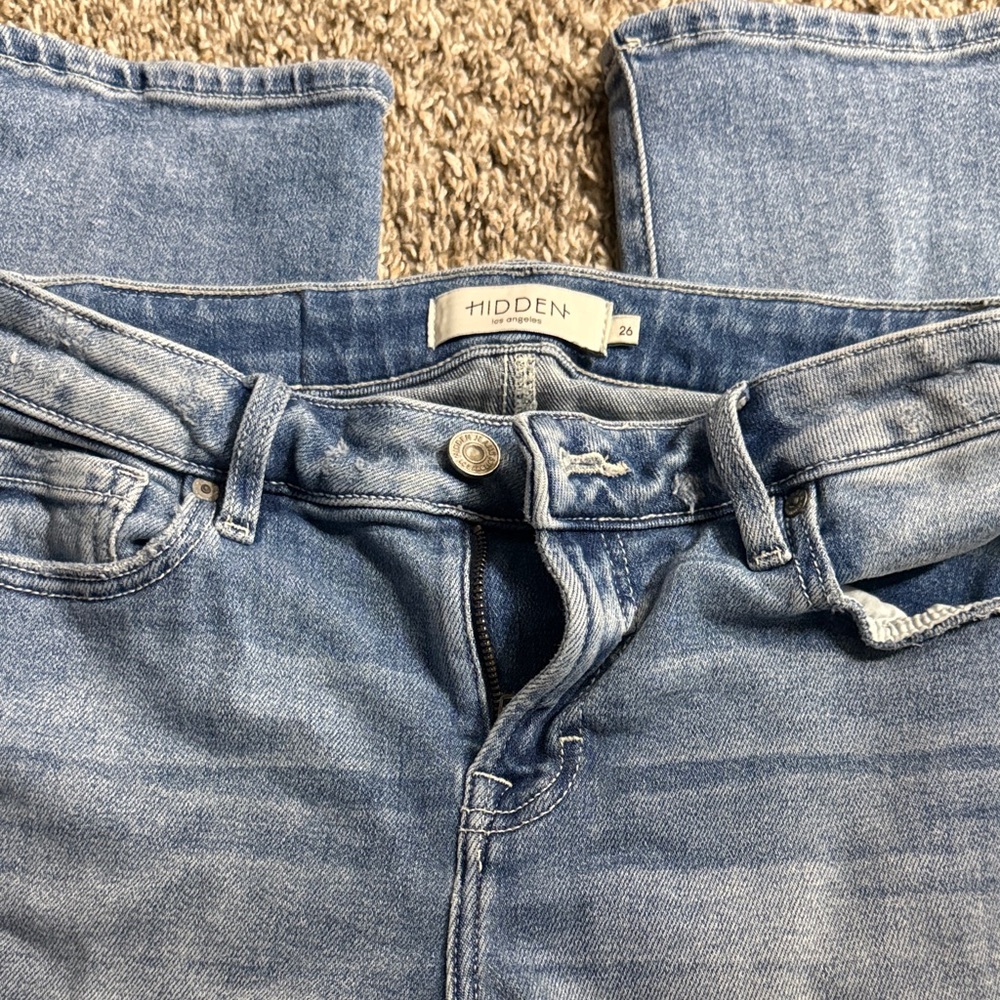 HIDDEN Women’s Mid-Rise Cropped Straight Jeans in Blue Wash